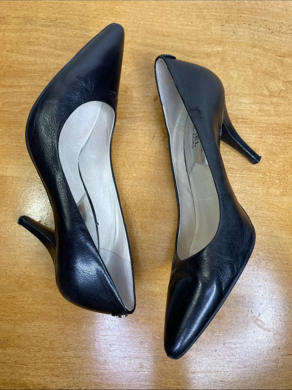 MICHAEL Michael Kors classic pointed
